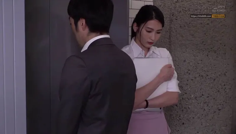 Em thư ký đau lòng bị sếp bắt vào nhà nghỉ phục vụ đối tác